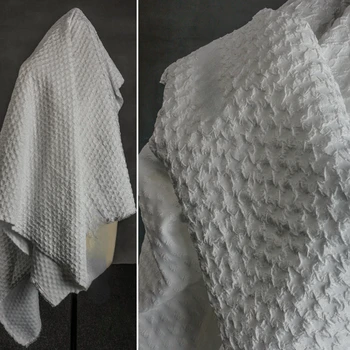 Белая жаккардовая ткань с плотной текстурой, складками и креативной эластичной верхней одеждой, ткань для пошива одежды своими руками